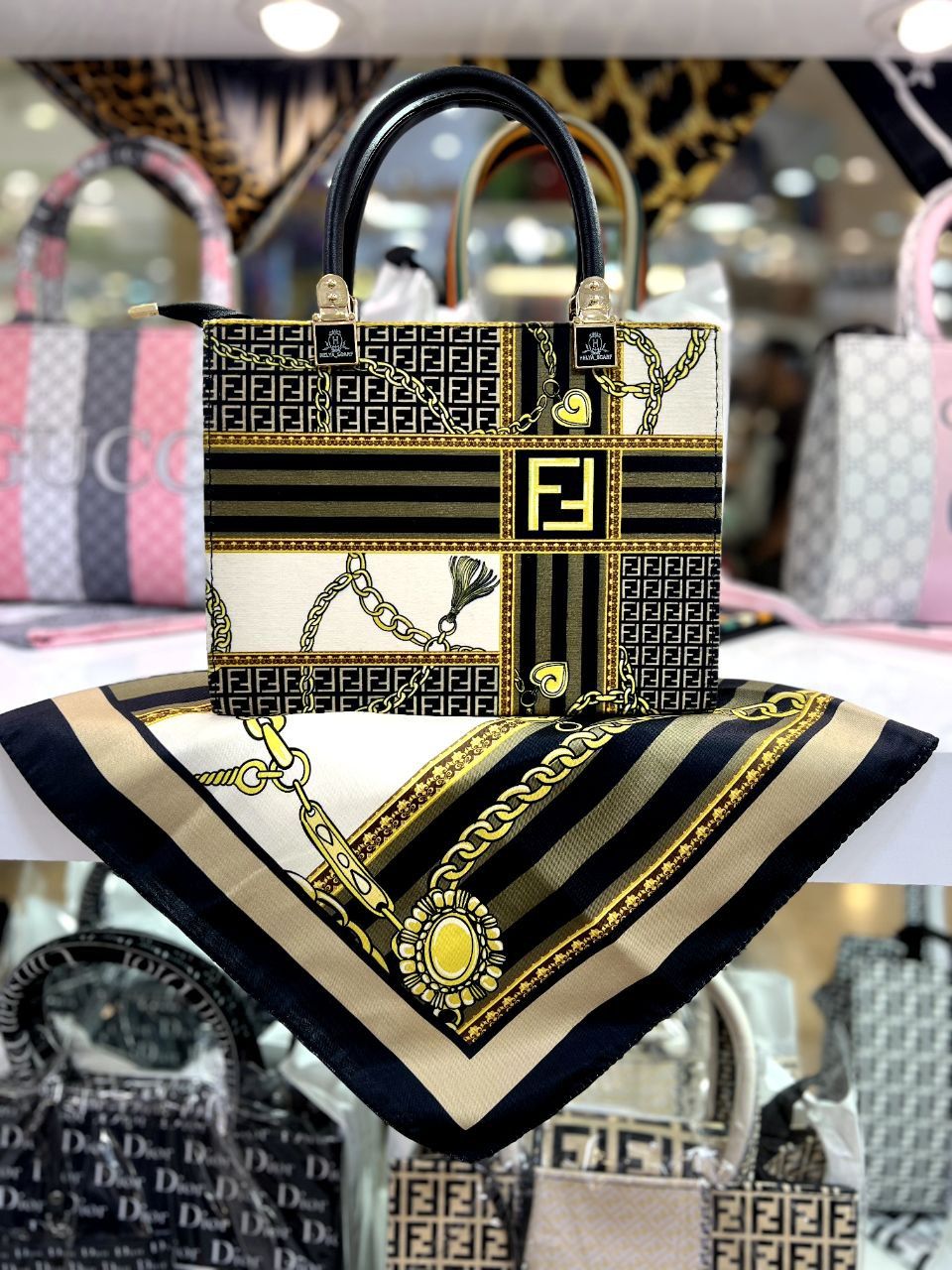 ست زنانه کیف و شال طرح ۲ FENDI  کد ۰۲۱۳۰۹